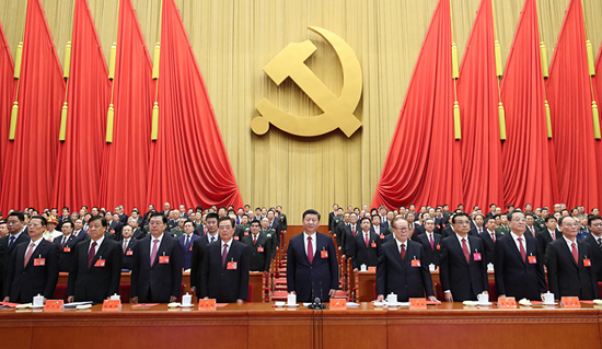 10月24日，中国共产党第十九次全国代表大会在北京人民大会堂胜利闭幕。习近平同志主持大会。 新华社记者 兰红光 摄